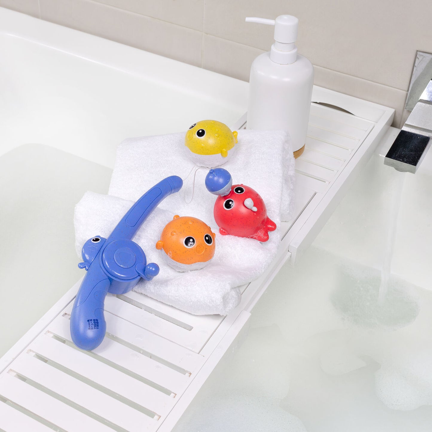 Catch & Splash Bath Fishing Game Spotty Dot Toys