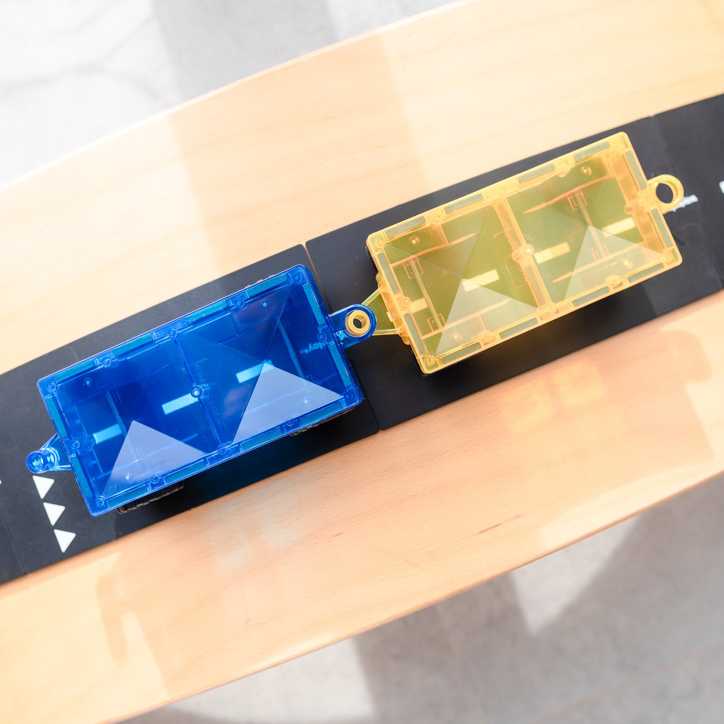 2 Piece Car Pack - Connetix Magnetic Tiles