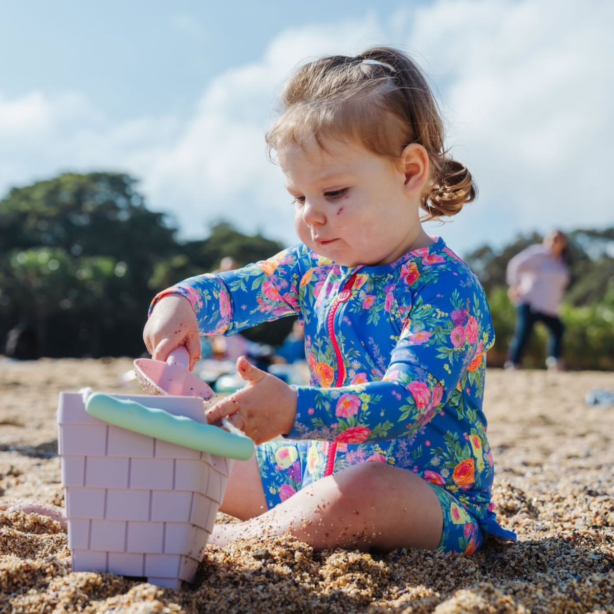 Clovelly Lilac Castle Bucket Spotty Dot