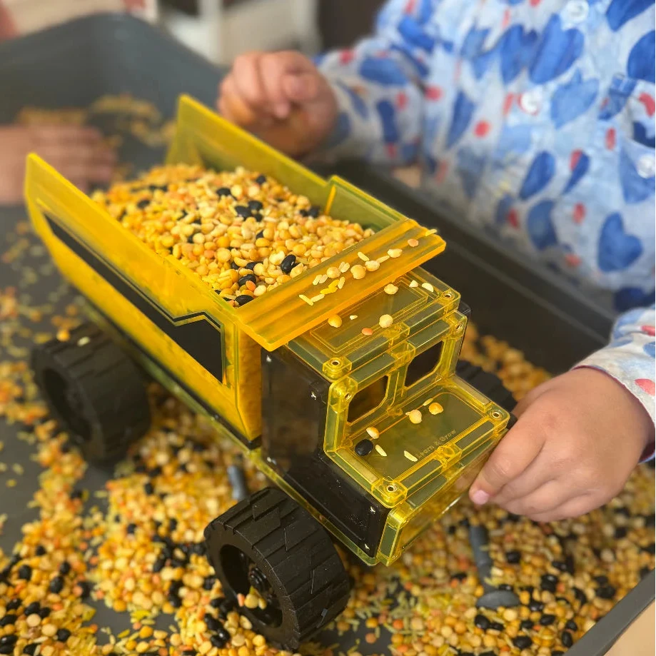 Mega Earth Movers x22 Pieces Magnetic Play Spotty Dot Toys