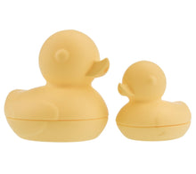 Load image into Gallery viewer, Silicone Kids Bath Ducks Spotty Dot Toys
