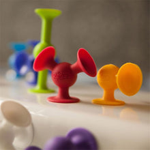 Load image into Gallery viewer, Fat Brain Squigz Starter Set - Spotty Dot Toys
